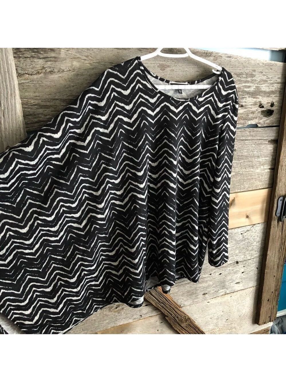 Melanie lyne size large poncho/Sweater, black/Grey one sleeve sweater - Picture 2 of 4